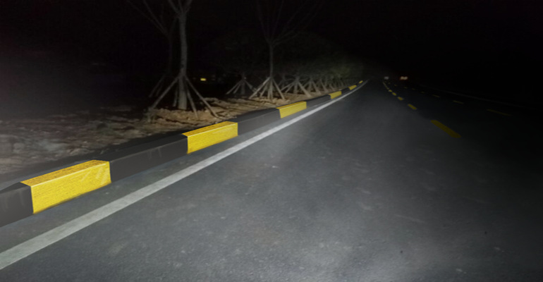 道路的“護花使者”--道路反光漆