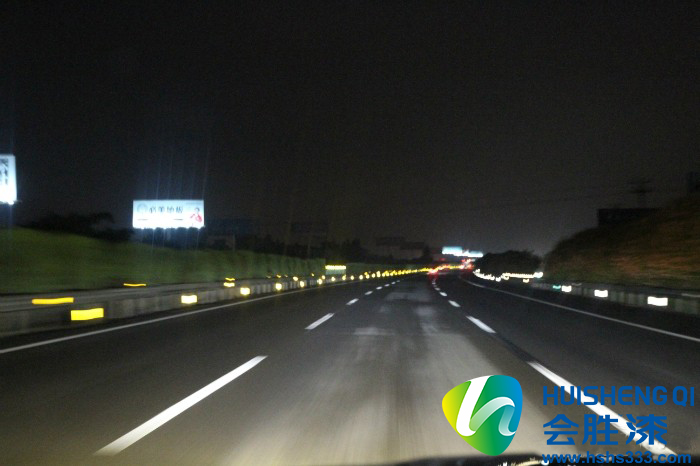 【反光漆小知識】老司機都在問，為什么高速路沒路燈？