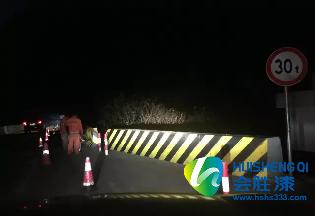 雨夜路面反光漆廣角高亮立面標志施工工藝