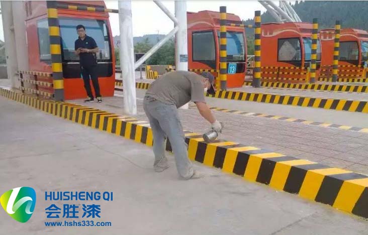 刷反光漆時(shí)是否需要先清除殘留的普通油漆？