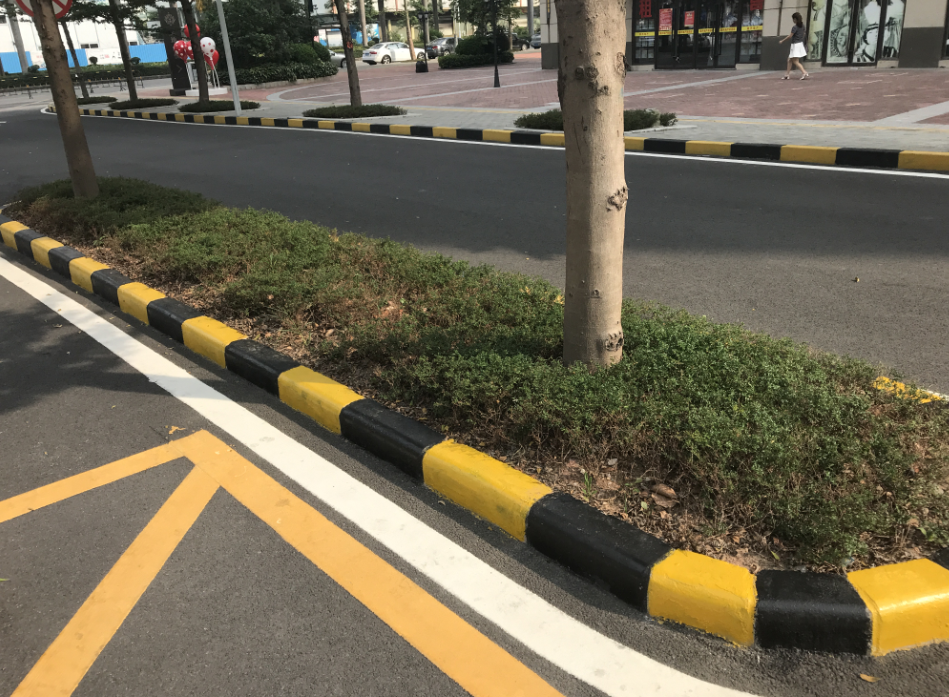 道路反光漆降低事故發生率的同時也關注交通安全細節