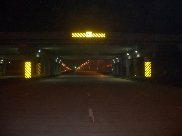 橋墩警示反光涂料這非本能的行為該如何控制？