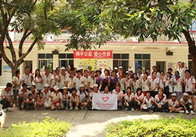 感恩的心！匯勝化工反光漆廠家同事自發(fā)組織探訪敬老院