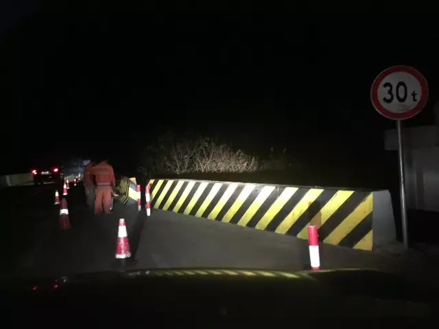 駕駛員注意！這些沒涂刷反光油漆的道路，開車要謹慎