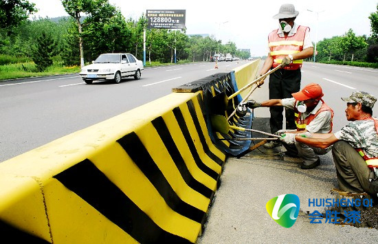 道路防撞墩反光漆離油現(xiàn)象該怎么治？