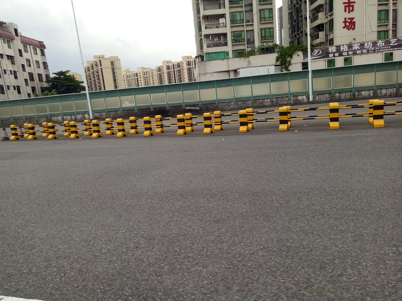 磐石水泥隔離墩反光漆