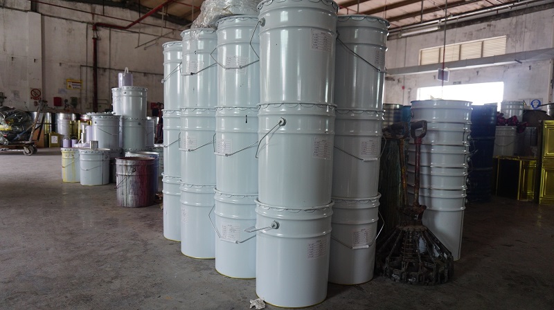 國慶高速上賣炒粉？咋不是高速防撞反光漆呢