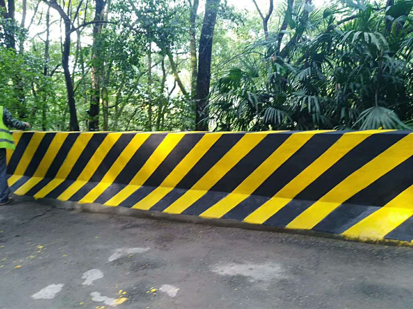 過去了幾個月，現在的公路反光漆廠家都怎么樣了呢？