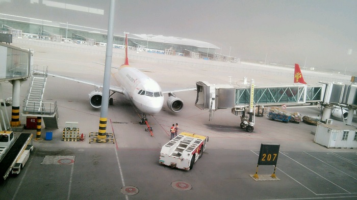 論機(jī)場黃黑反光漆的原材料控制