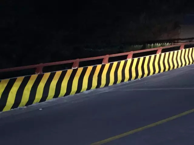 道路立面反光漆如何提高夜間行車安全