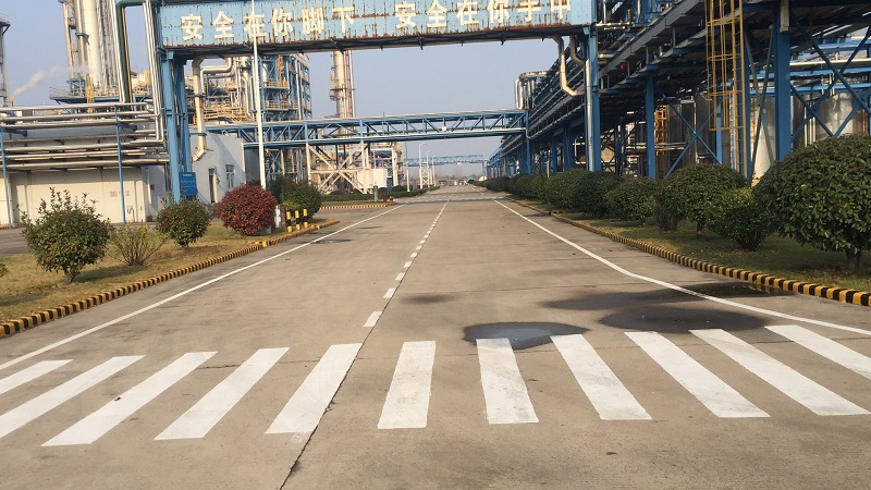 淺析馬路黃黑反光油漆的存儲和施工環(huán)境