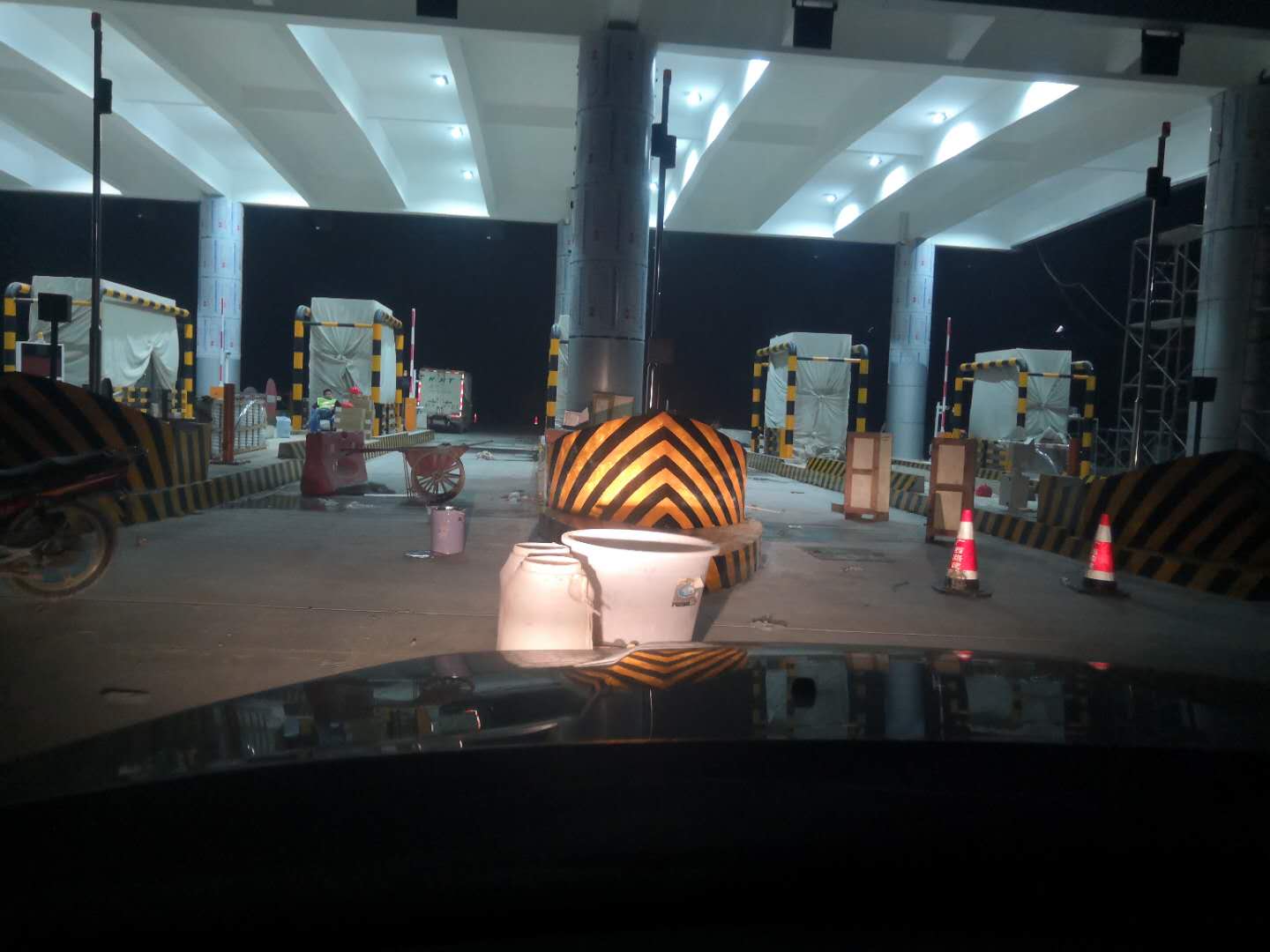 警示反光油漆所在的化工行業(yè)到底經(jīng)歷了什么？