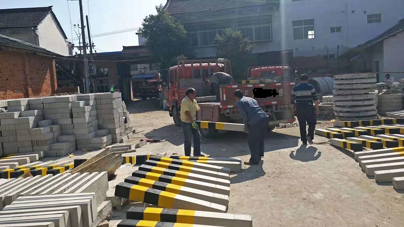 水泥墩反光涂料的縮孔都是這兩個原因導致