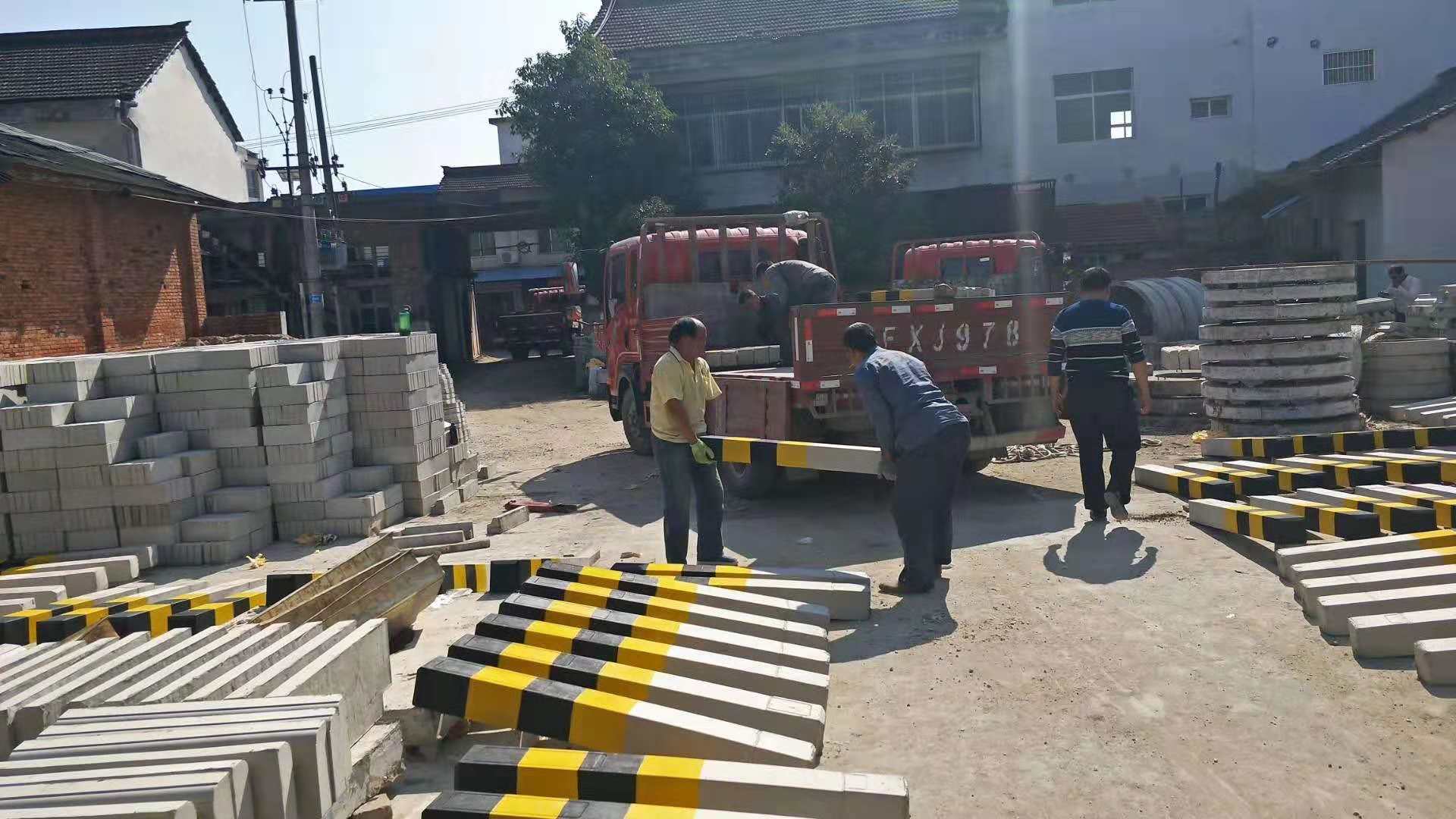 防撞柱反光漆出現針孔怎么辦？