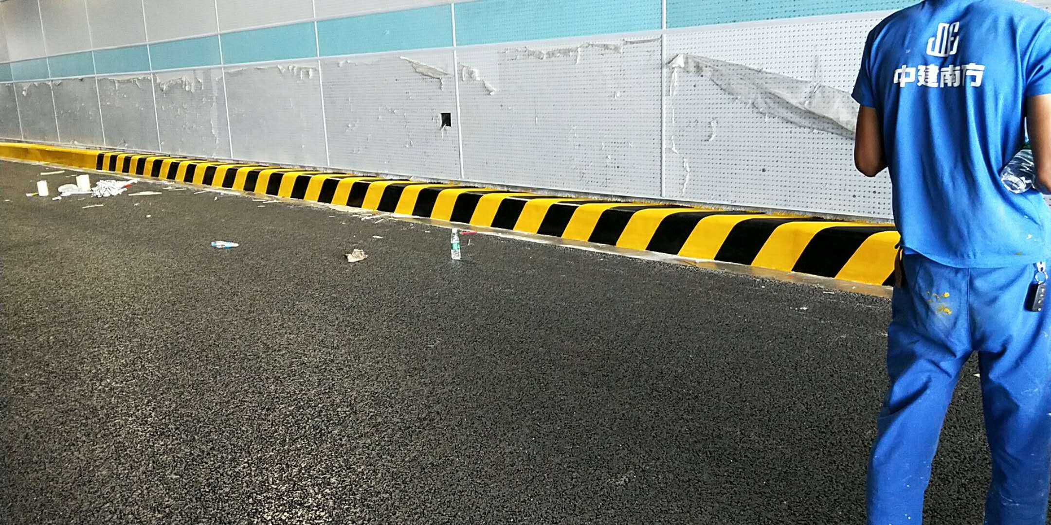 用在馬路兩邊警示使用什么油漆？