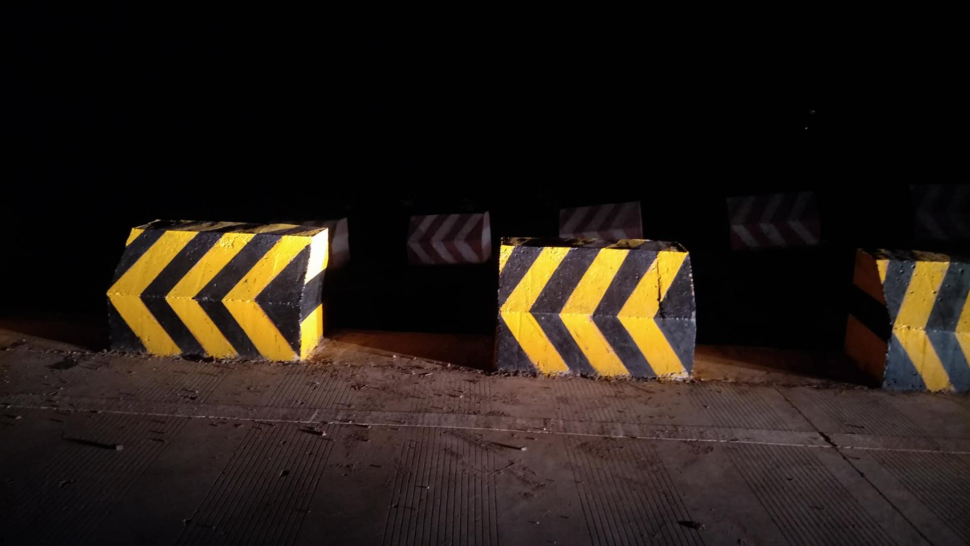 有沒有反光效果非常好的反光漆？