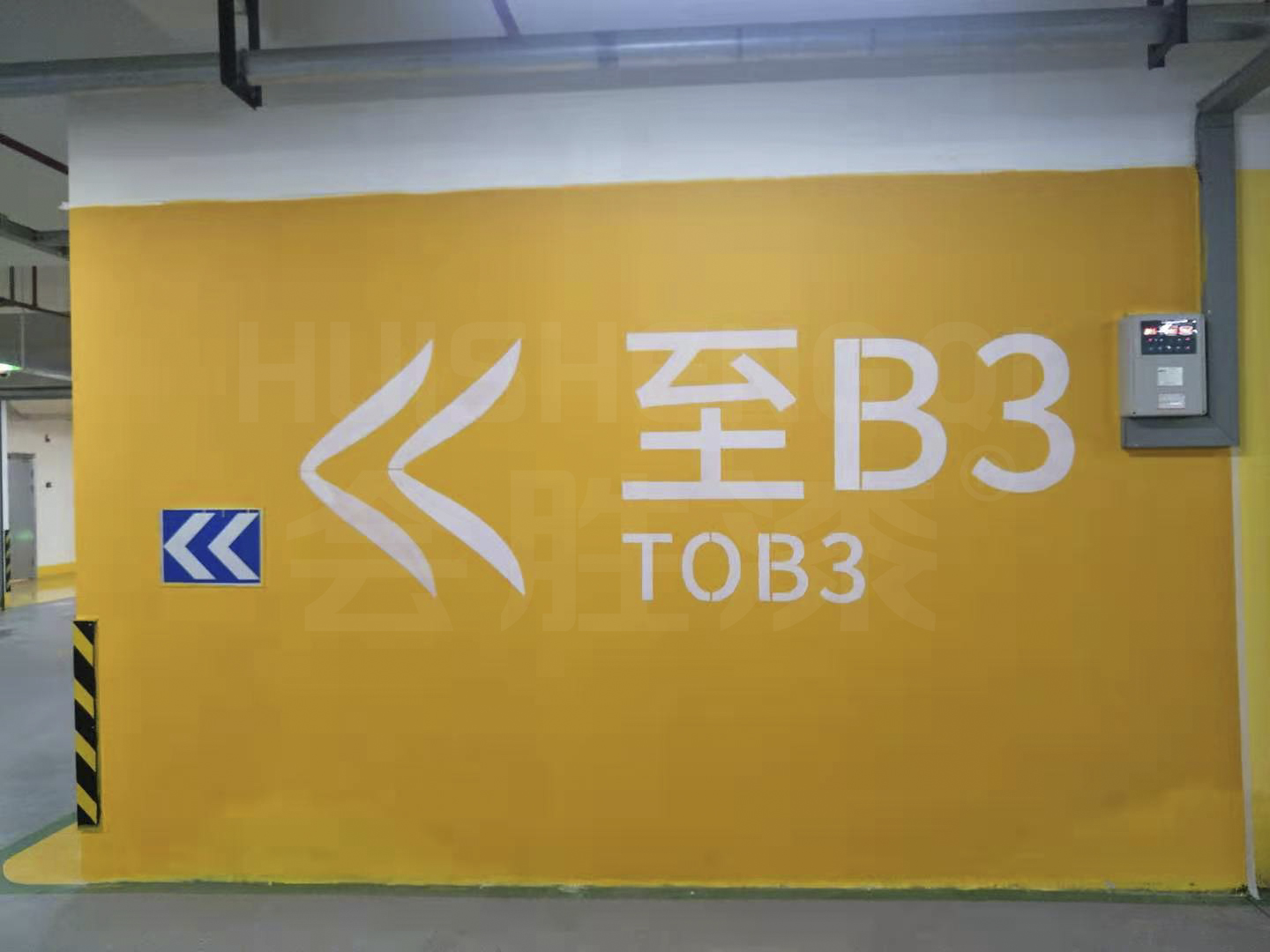 水泥底材不能用反光貼紙，可以使用什么油漆？