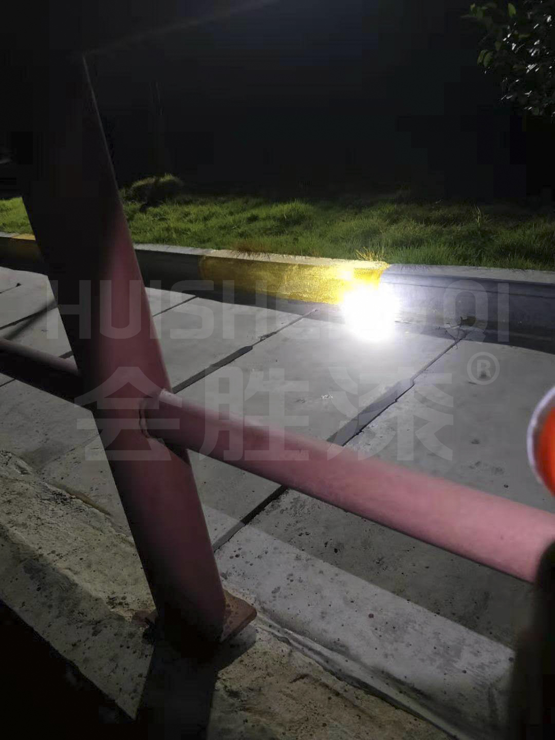 道路設(shè)施涂刷反光漆只是為了好看嗎？