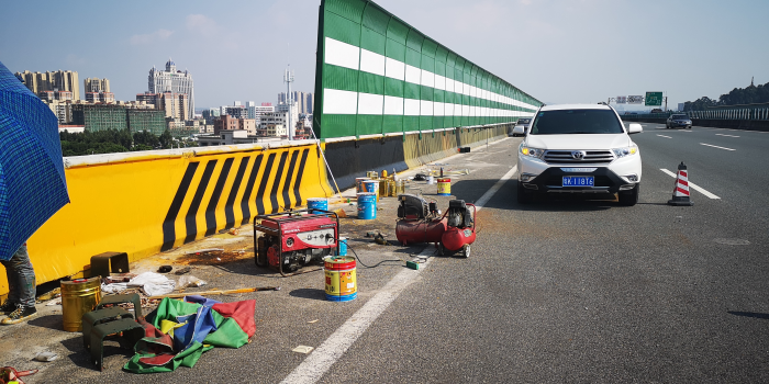 道路警示工程為什么要使用反光油漆？