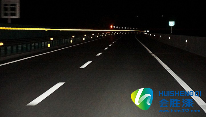 1527421841196241.jpg 高速公路護欄反光油漆介紹2-700X399.jpg