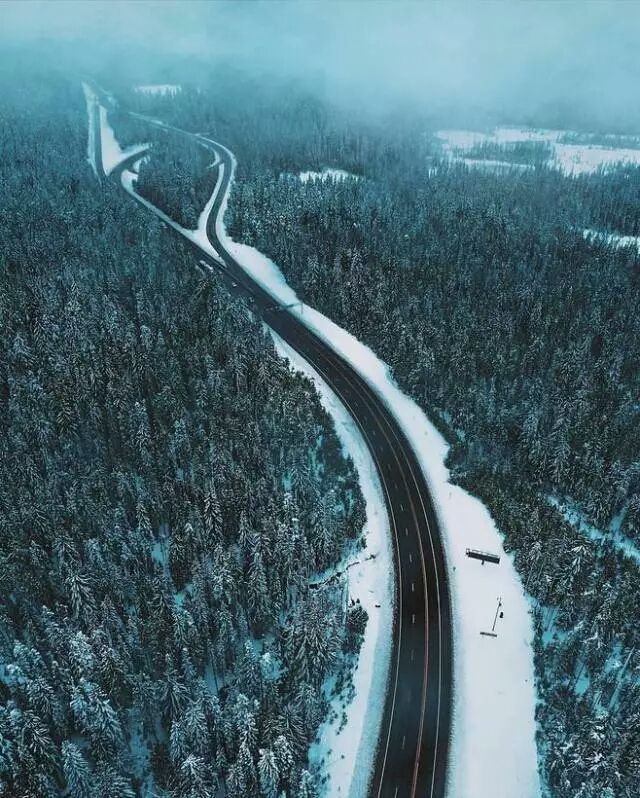 公路反光漆.jpg 公路反光漆.jpg