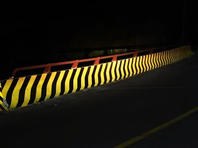 道路防護(hù)反光漆