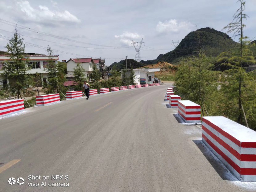 公路防撞墩反光漆 公路防撞墩反光漆