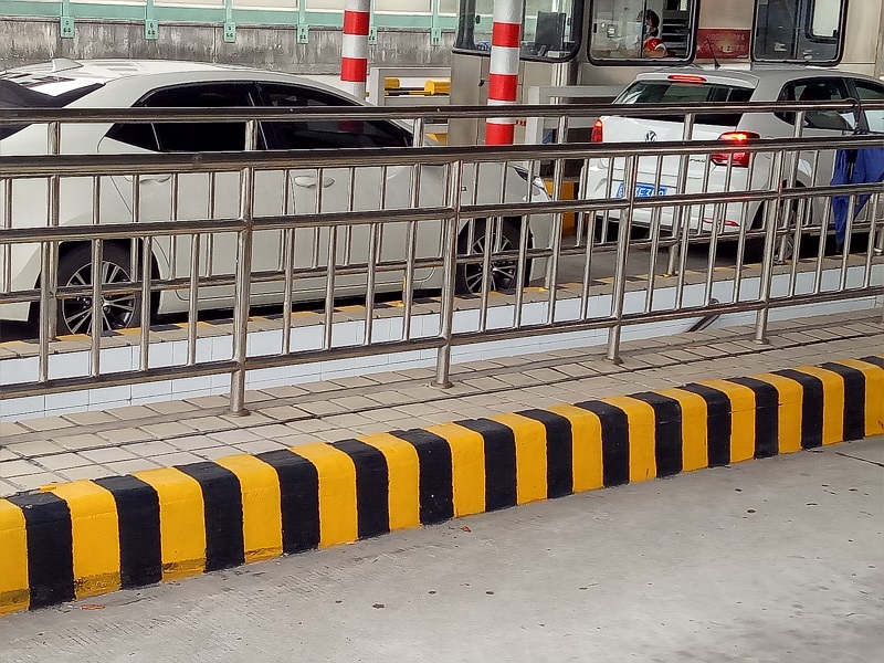 道路黑色反光漆