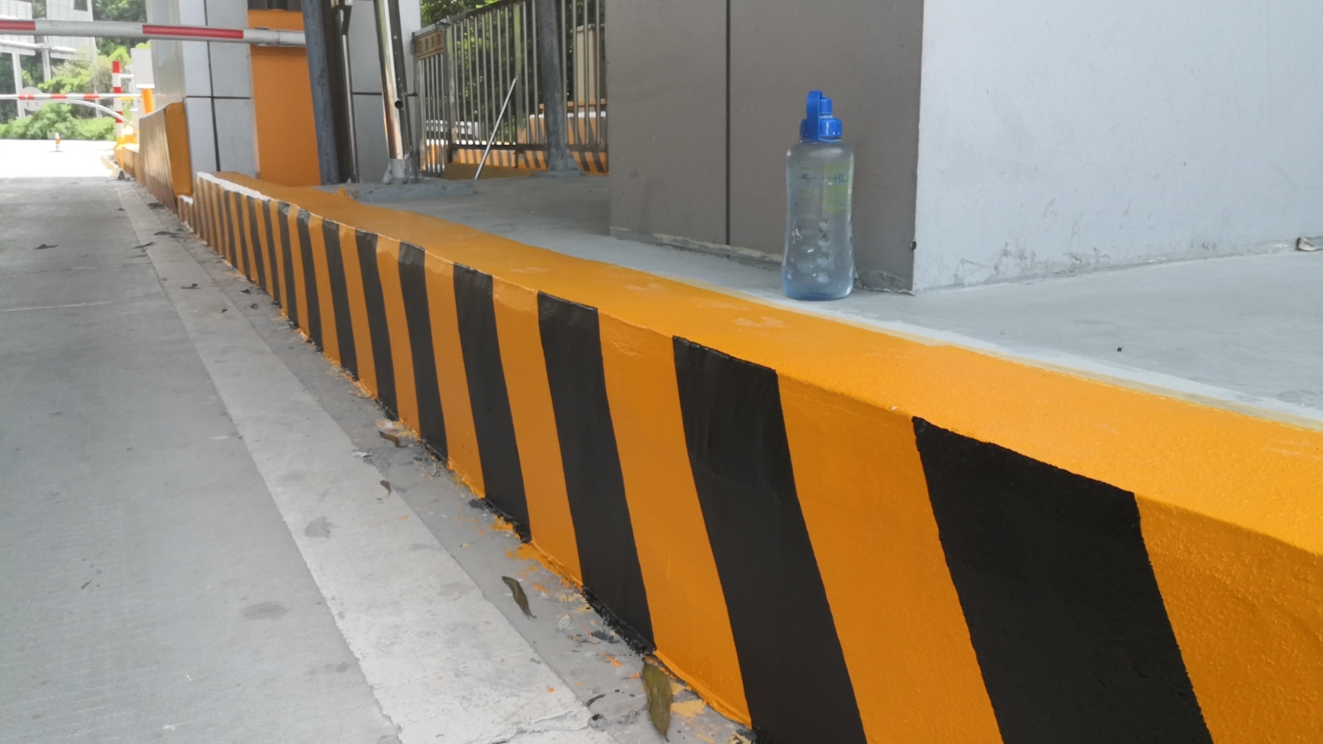 防撞警示反光漆效果圖