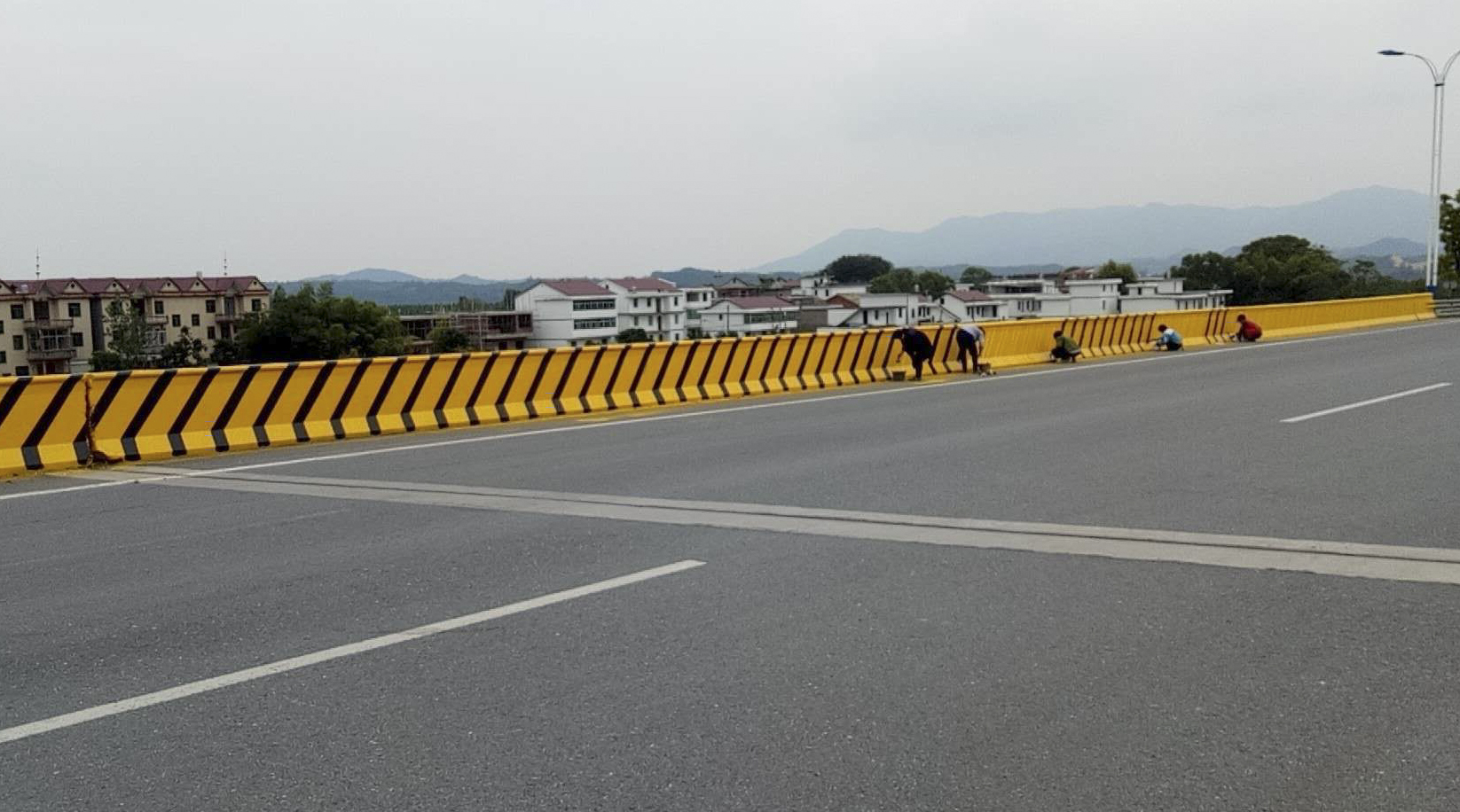 黃黑高速公路反光漆效果圖 黃黑高速公路反光漆效果圖