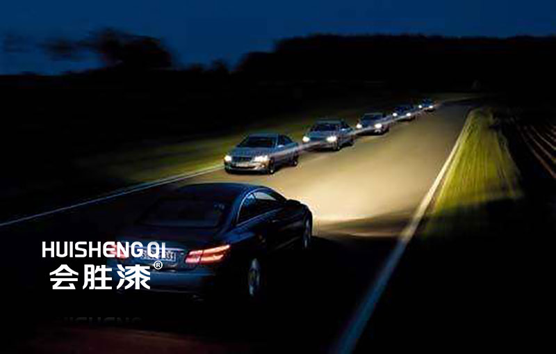 在夜間能反光的公路邊界反光漆